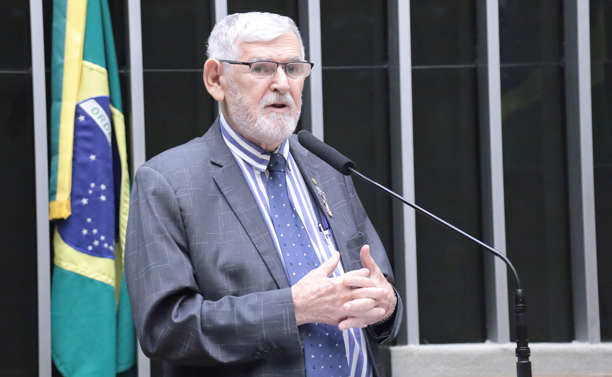 Comissão aprova medidas para acelerar adoção e incentivar convívio entre crianças e idosos Comissão aprova medidas para acelerar adoção e incentivar convívio entre crianças e idosos