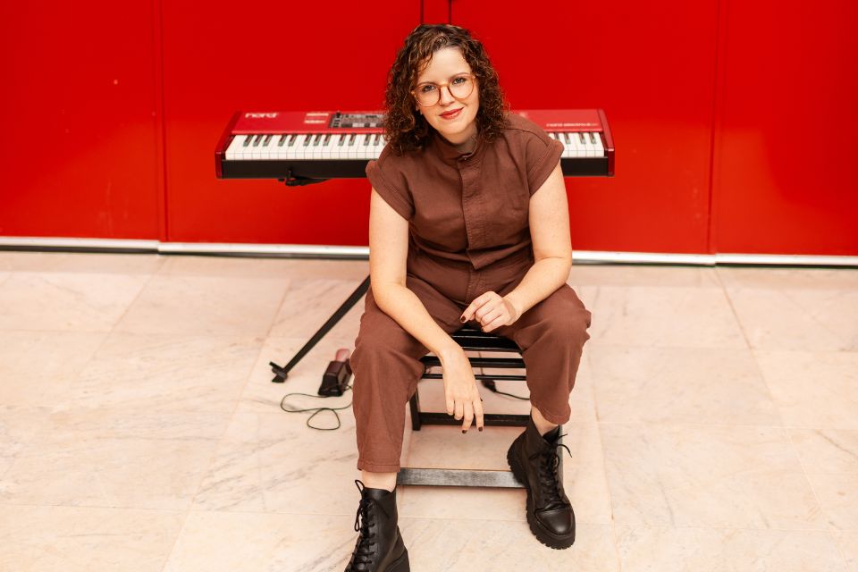 Pianista brasiliense Iara Gomes: "dois Cantos" e "Coisas Inúteis" (reprise)