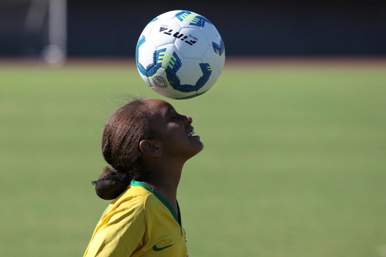Nova lei autoriza isenção de ISS para empresas envolvidas na Copa Feminina de 2027