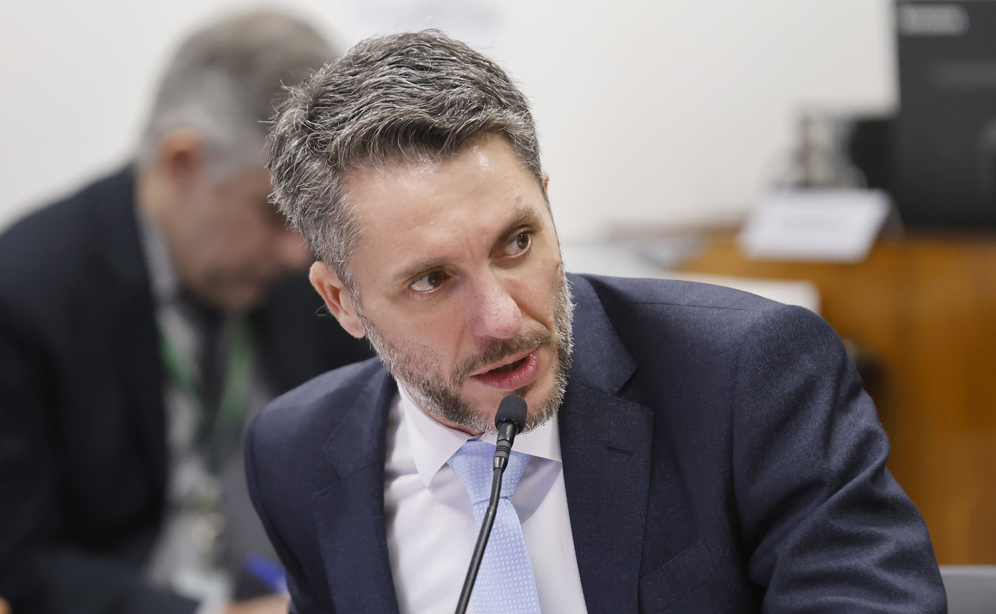 Comissão aprova projeto que reforça prioridade de atendimento para cuidadores de pessoas com deficiência Comissão aprova projeto que reforça prioridade de atendimento para cuidadores de pessoas com deficiência