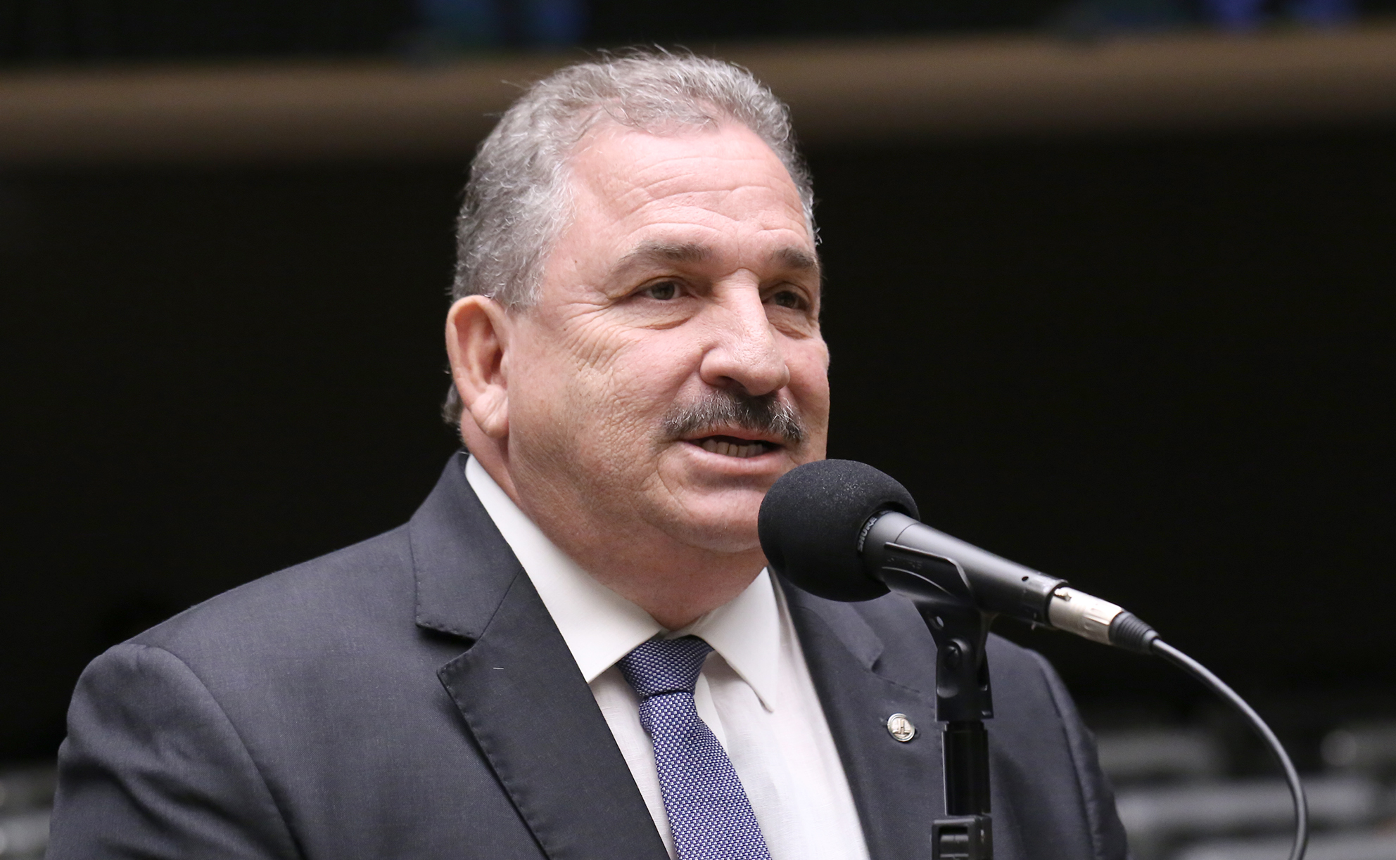 Comissão aprova autorização para governos custearem água e luz de feiras Comissão aprova autorização para governos custearem água e luz de feiras
