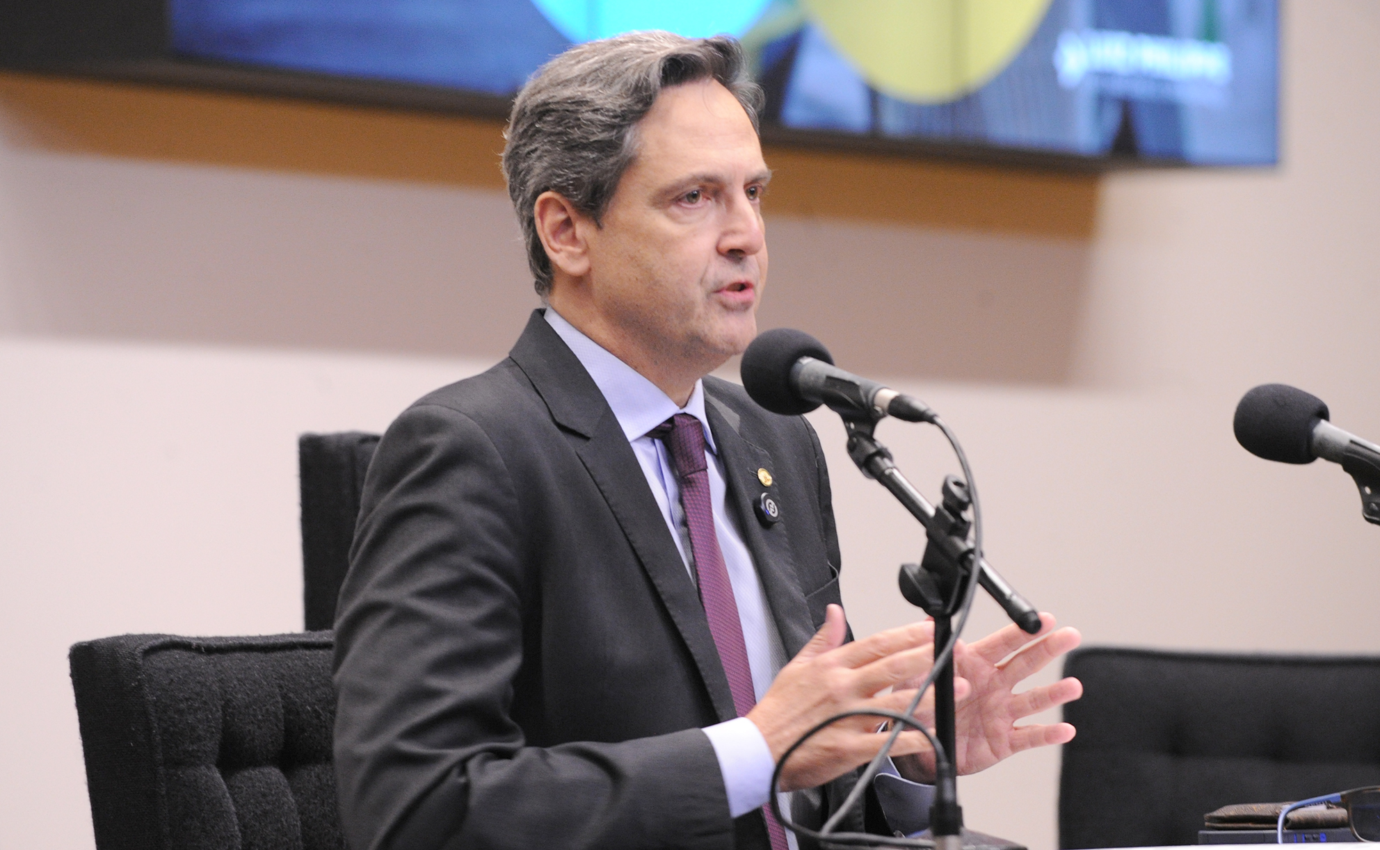 Projeto cria regras para fiscalizar pessoas expostas politicamente Projeto cria regras para fiscalizar pessoas expostas politicamente