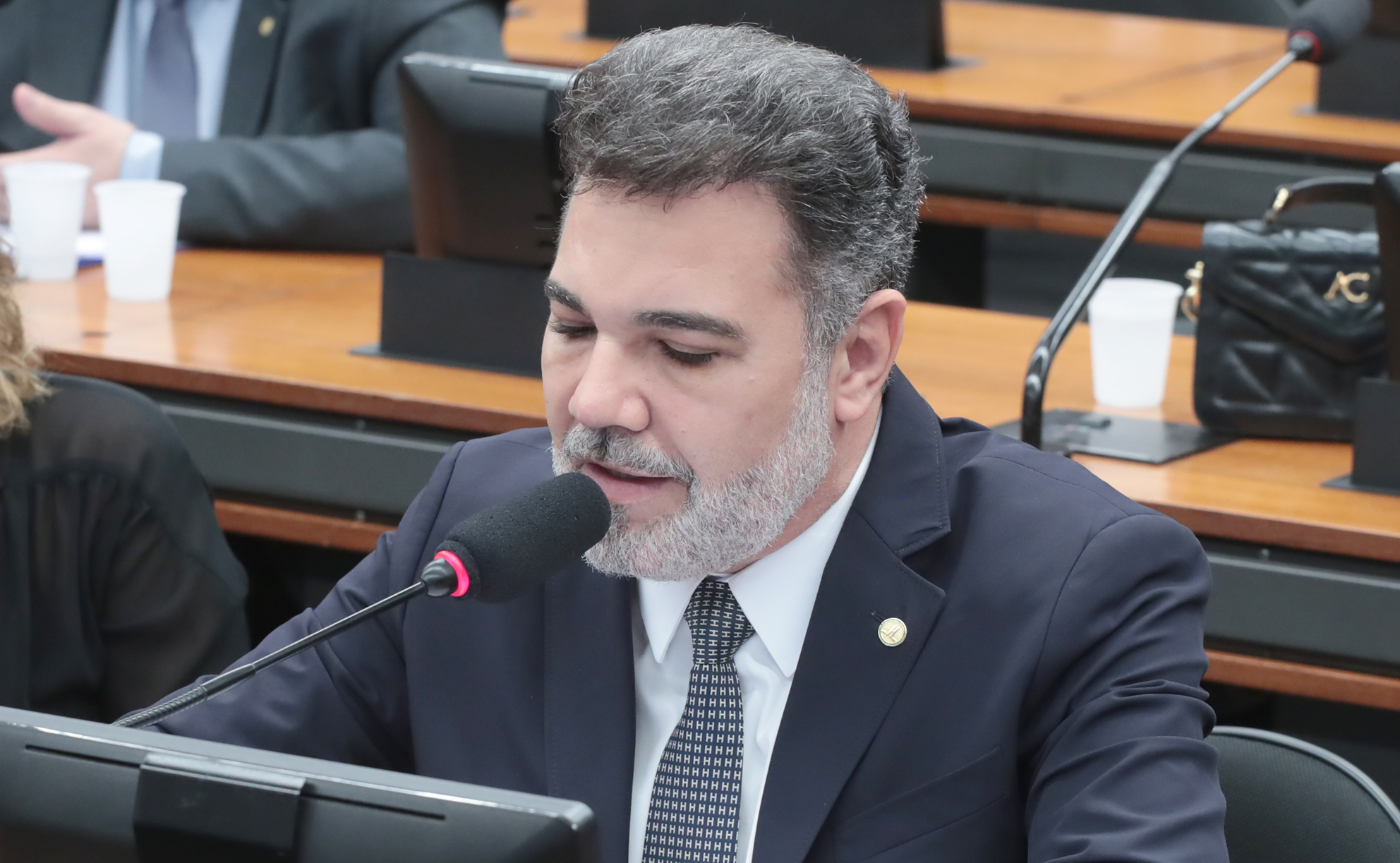 Comissão aprova medidas para combater o preconceito contra idosos Comissão aprova medidas para combater o preconceito contra idosos
