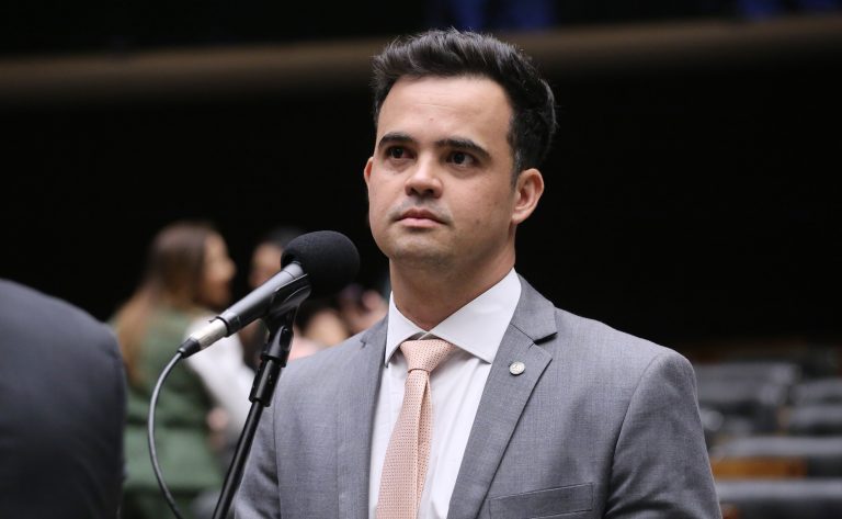 Comissão de Minas e Energia aprova diretrizes para combate a combustíveis adulterados