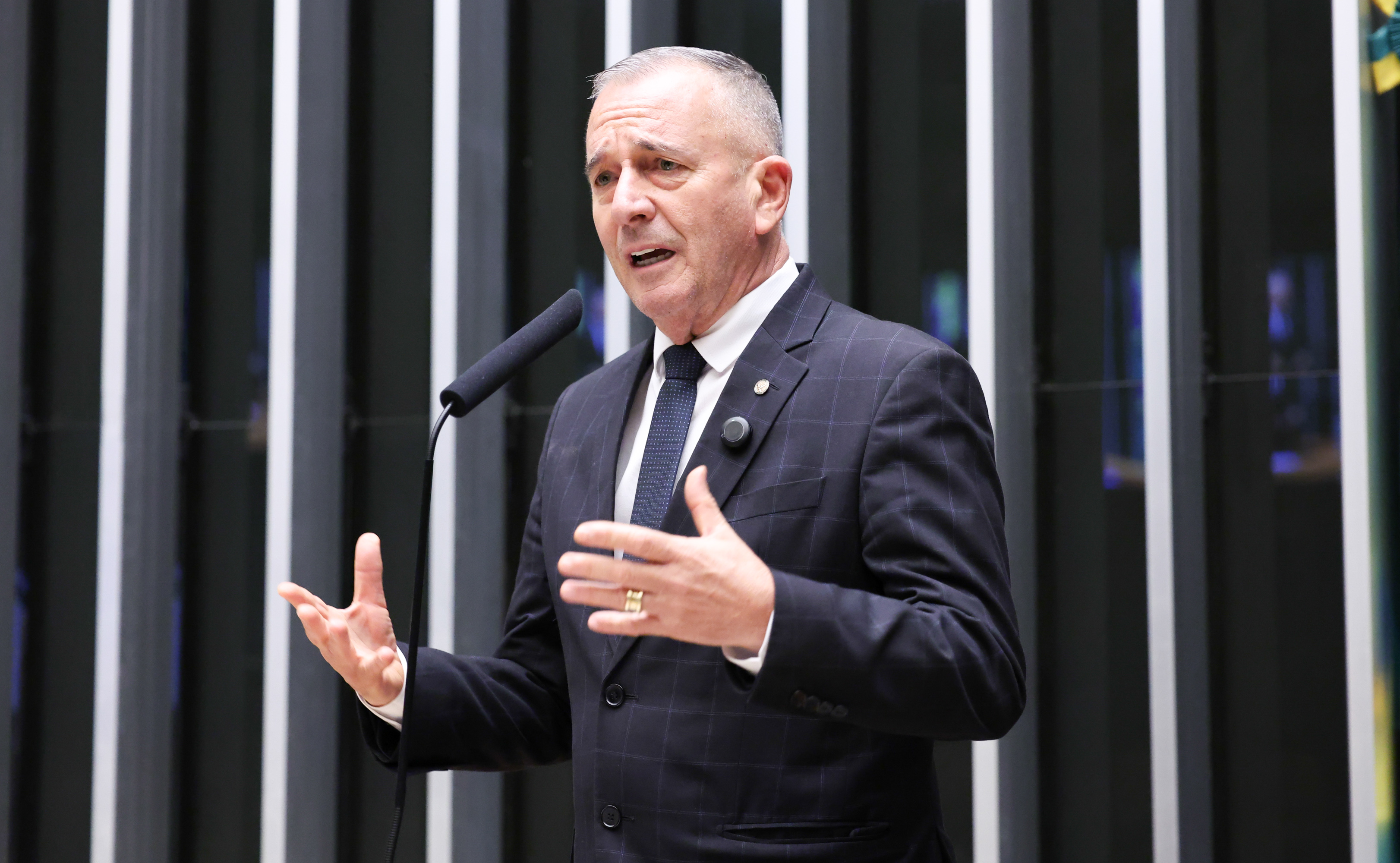 Comissão aprova passagem aérea gratuita para aposentados do INSS em tratamento de saúde Comissão aprova passagem aérea gratuita para aposentados do INSS em tratamento de saúde