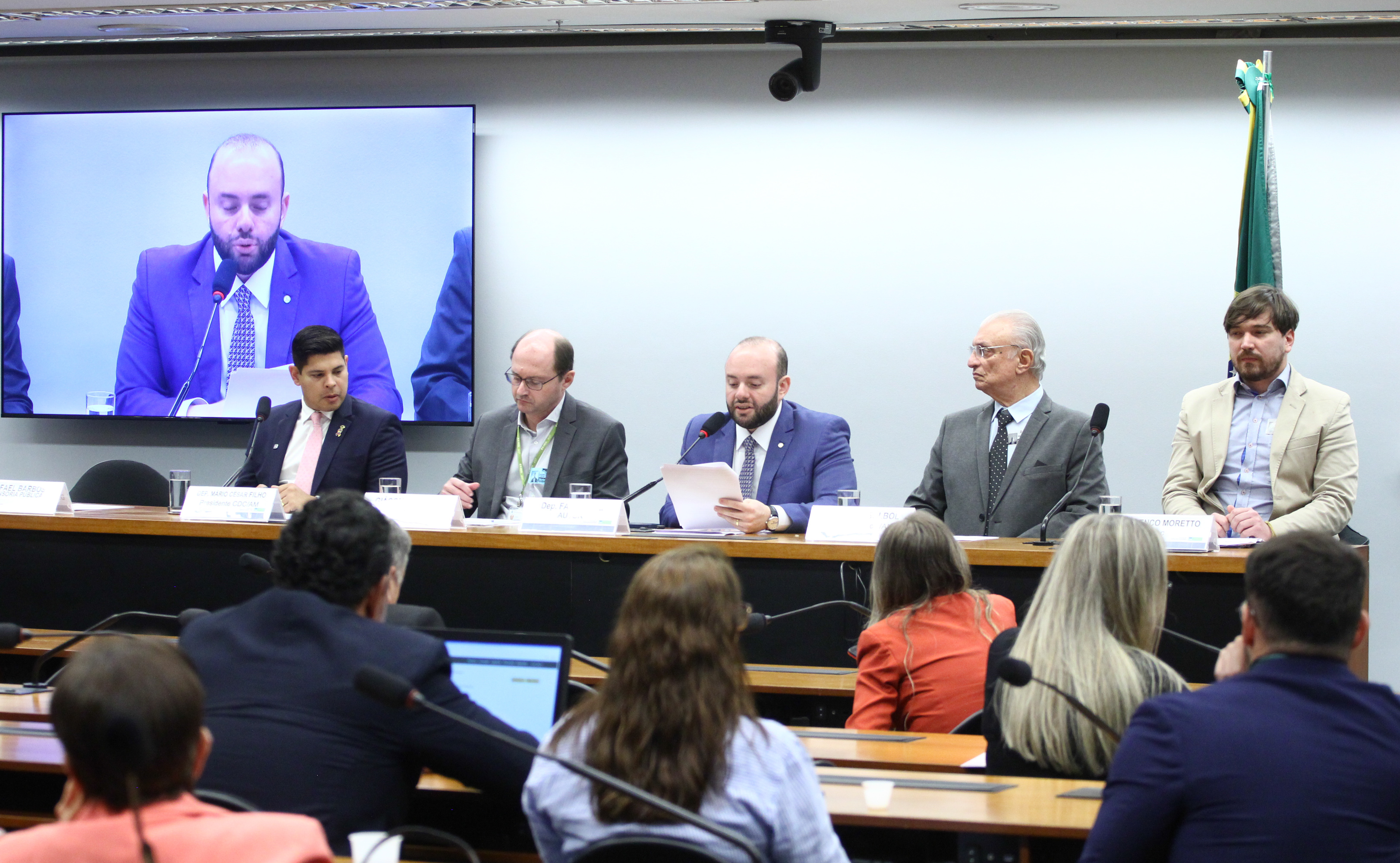 Comissões criticam ausência de representantes da Âmbar Energia para explicar apagões no Amazonas Comissões criticam ausência de representantes da Âmbar Energia para explicar apagões no Amazonas