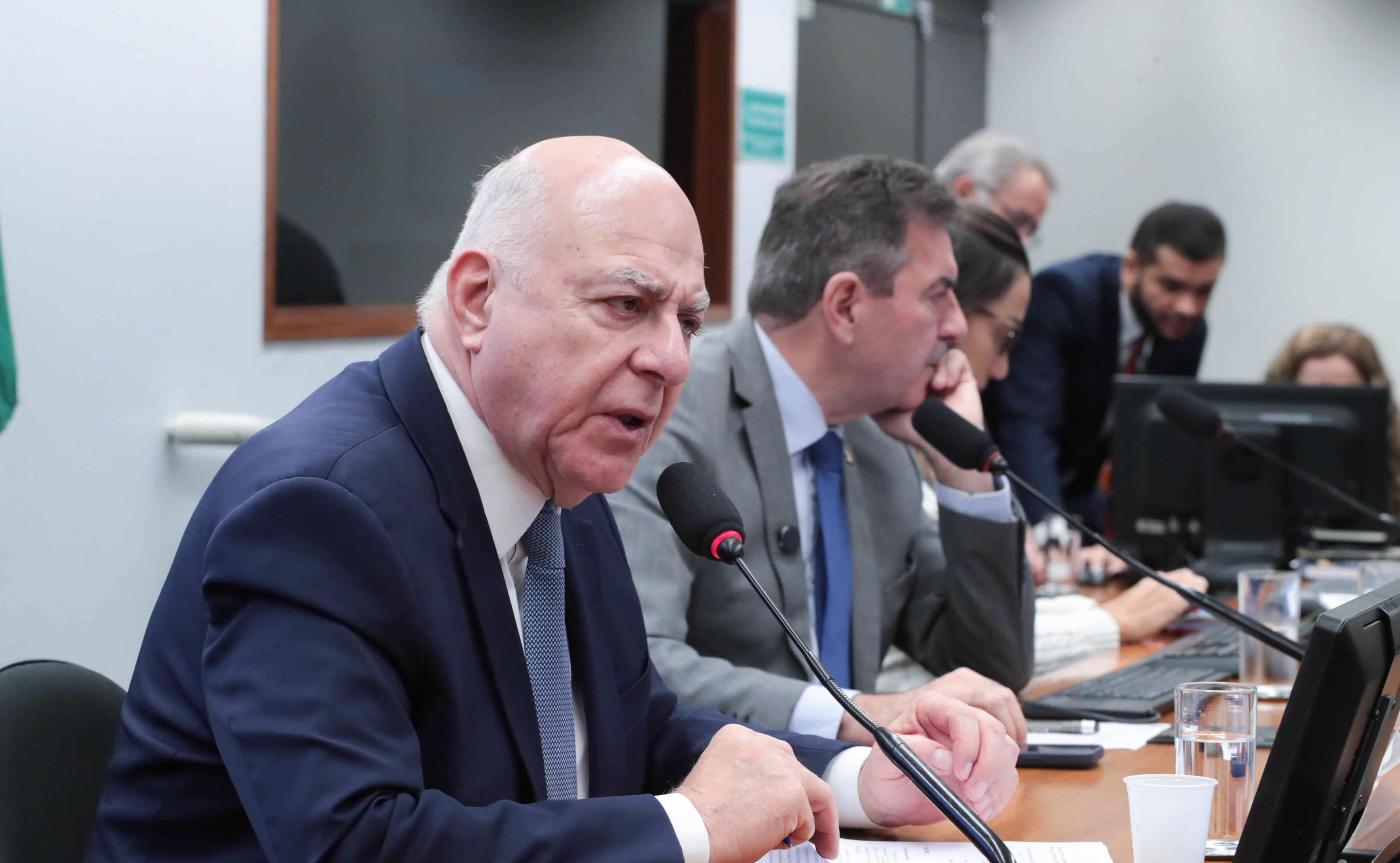Comissão especial aprova aumento de repasses para municípios e criação de fundos para Sul e Sudeste Comissão especial aprova aumento de repasses para municípios e criação de fundos para Sul e Sudeste