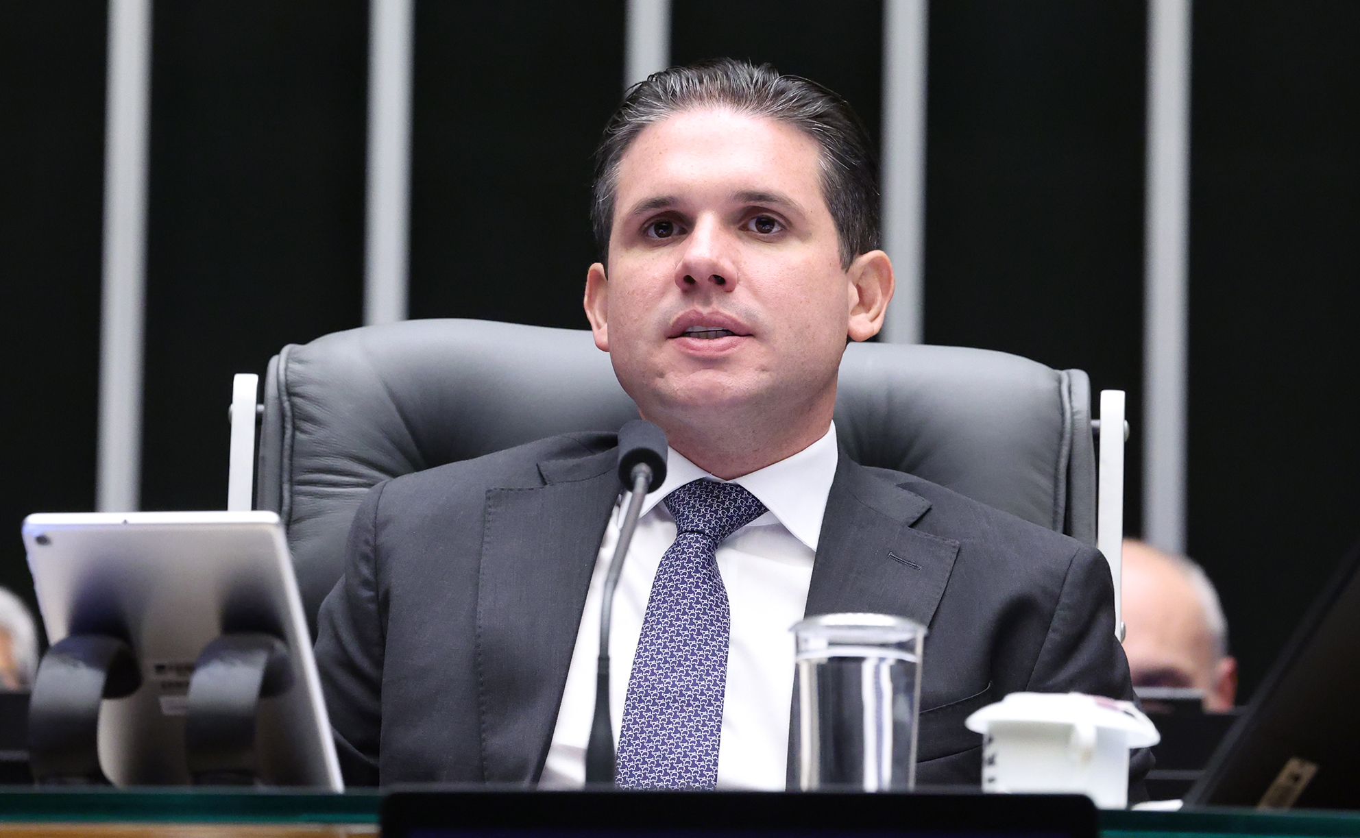 Hugo Motta comemora aprovação de projeto de combate à violência contra mulheres Hugo Motta comemora aprovação de projeto de combate à violência contra mulheres