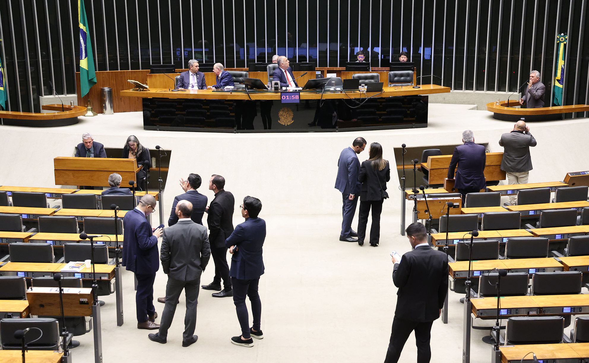 Câmara aprova MP que destina R$ 1,3 bilhão para municípios atingidos por fortes chuvas Câmara aprova MP que destina R$ 1,3 bilhão para municípios atingidos por fortes chuvas