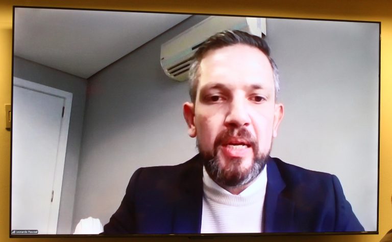 Audiência Pública - Impactos da Extinção da Licenciatura EaD. Secretário Municipal de Educação de Porto Alegre e Presidente do - Conselho Nacional de Secretários de Educação das Capitais (CONSEC), Leonardo Pascoal