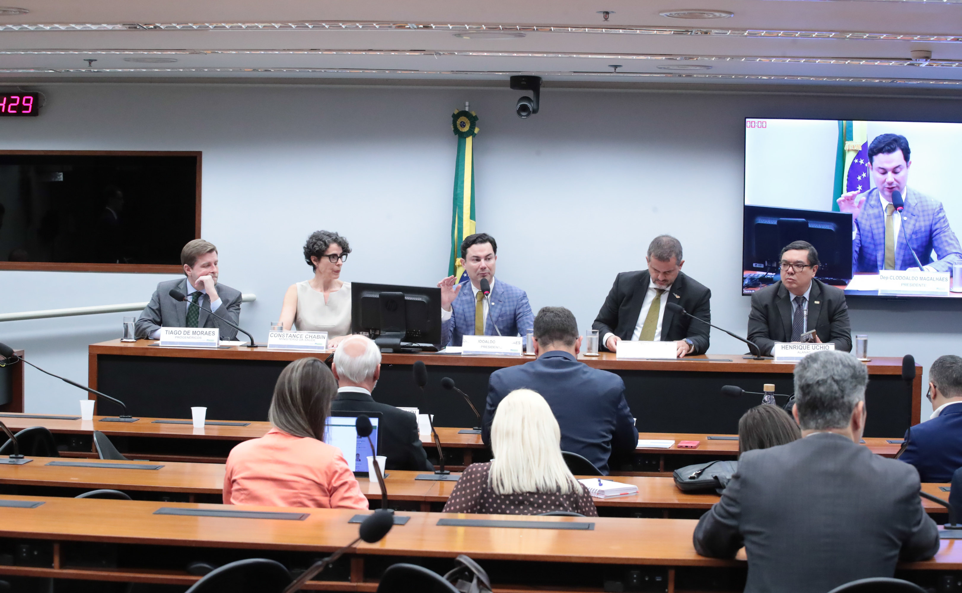Debatedores defendem manutenção do prazo de 20 anos para vigência de patentes de remédios Debatedores defendem manutenção do prazo de 20 anos para vigência de patentes de remédios