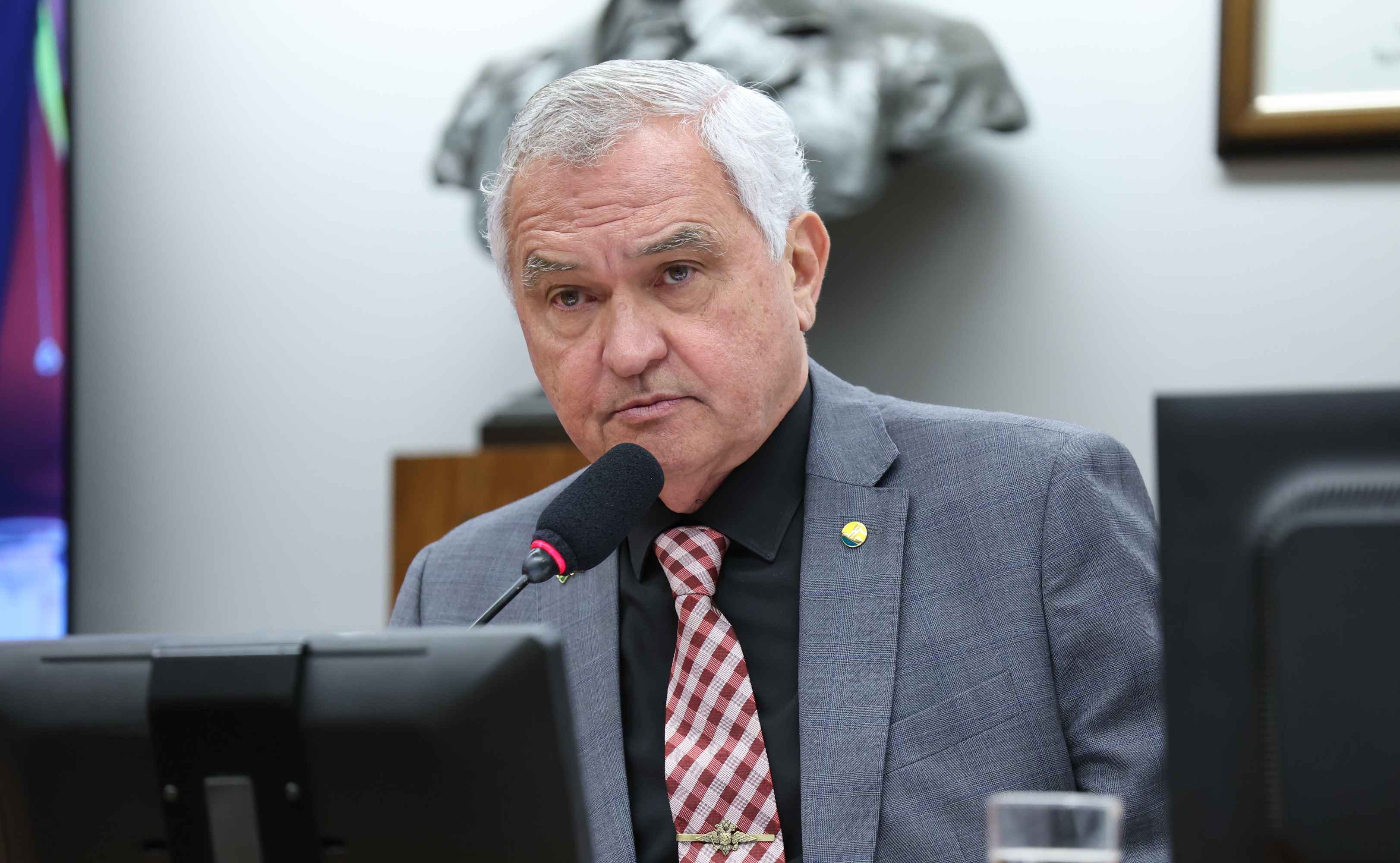 Deputados criticam ausência do ministro das Relações Exteriores em audiência pública Deputados criticam ausência do ministro das Relações Exteriores em audiência pública