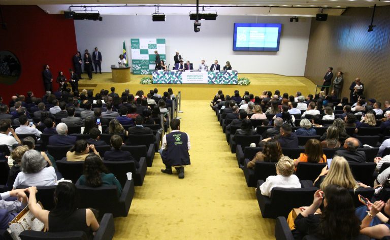 Motta defende modernização do Estado na posse de novos servidores da Câmara – Notícias Motta defende modernização do Estado na posse de novos servidores da Câmara – Notícias