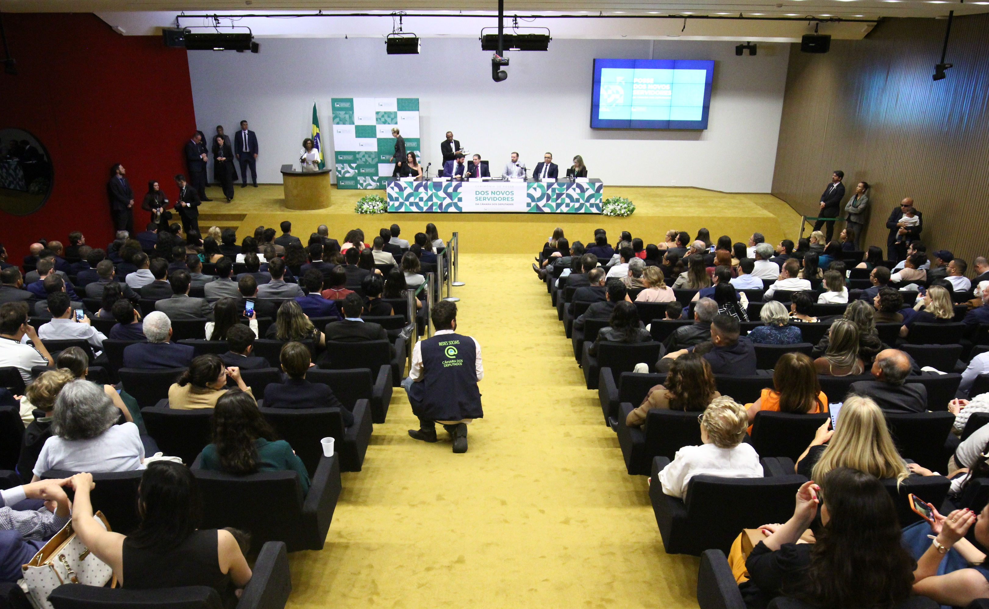 Motta defende modernização do Estado na posse de novos servidores da Câmara Motta defende modernização do Estado na posse de novos servidores da Câmara