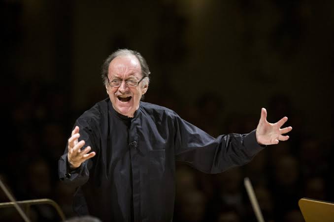 Década Póstuma - A Interpretação Revolucionária de Nikolaus Harnoncourt